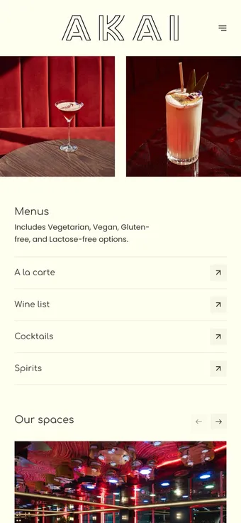 La pagina del menu del sito di AKAI su un telefono